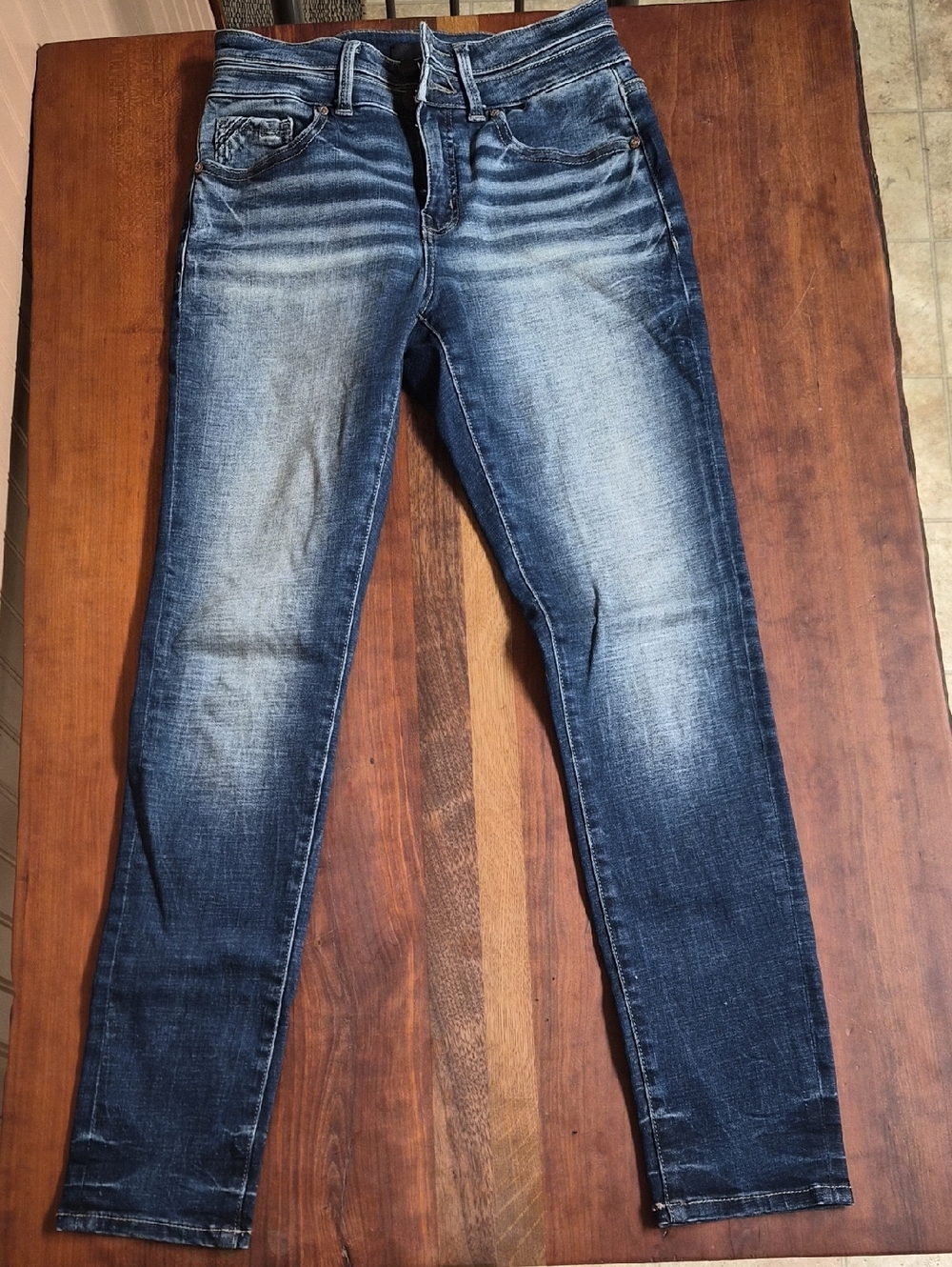 Buckle Women's Faded Blue Skinny Jeans